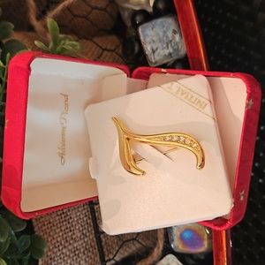 Women's Initial "T" Pin